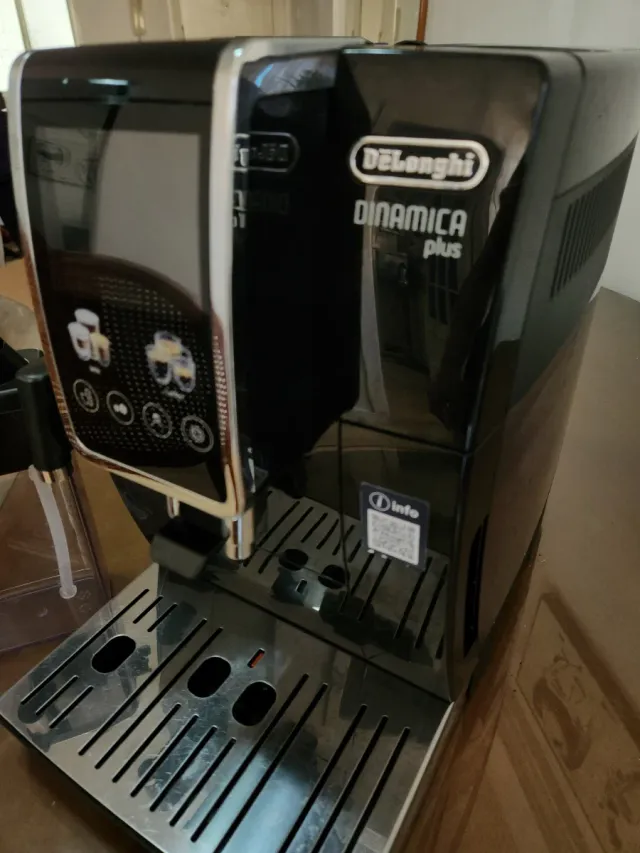 Cafetera DeLonghi Dinamica Plus Negra