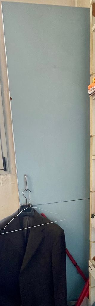 Mobiletti azzurri a mensole in legno