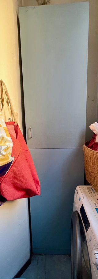 Mobiletti azzurri a mensole in legno