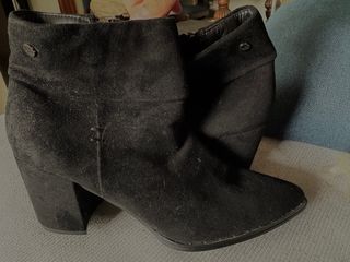 Botines negros de ante