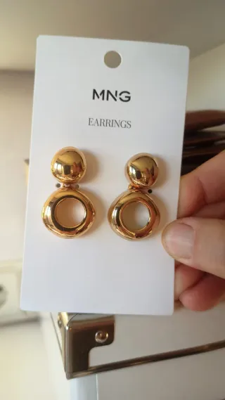 Pendientes dorados fiesta.