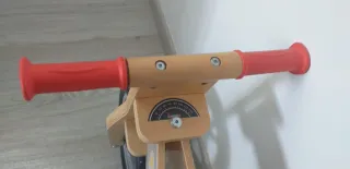 Bicicleta de madera sin pedales