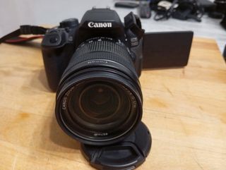 Cámara Canon EOS 700 Negra