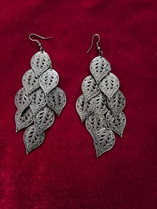 Pendientes largos plateados
