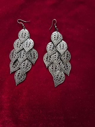 Pendientes largos plateados
