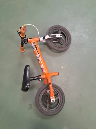 Bicicleta de equilibrio naranja Decathlon