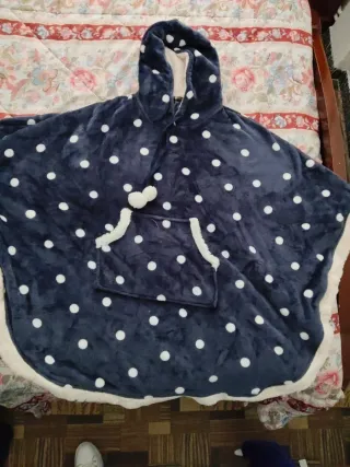 Bata poncho polar lunares talla L