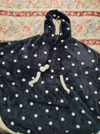 Bata poncho polar lunares talla L