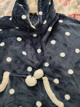 Bata poncho polar lunares talla L