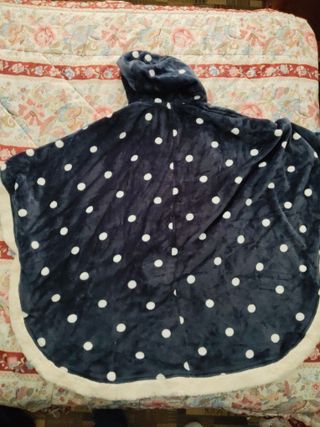 Bata poncho polar lunares talla L
