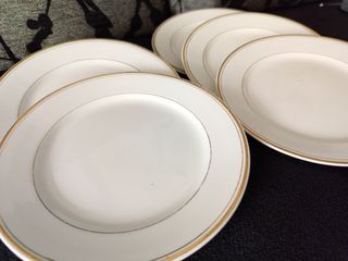 Platos La Cartuja Pickman. Blanco y oro