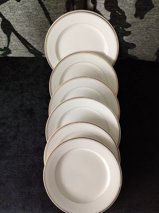 Platos La Cartuja Pickman. Blanco y oro