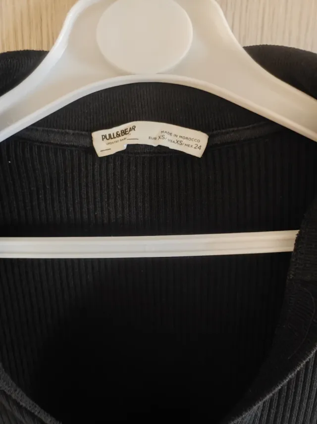 Jersey negro cuello polo 