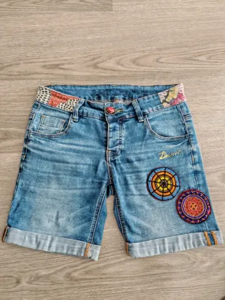 Bermudas vaqueras Desigual con parches