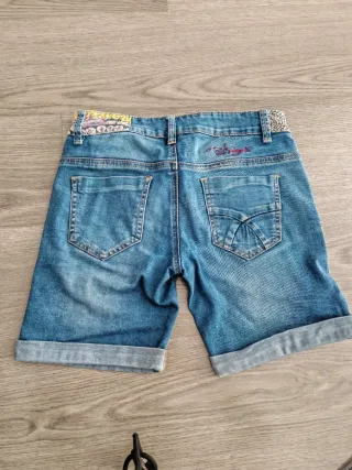 Bermudas vaqueras Desigual con parches