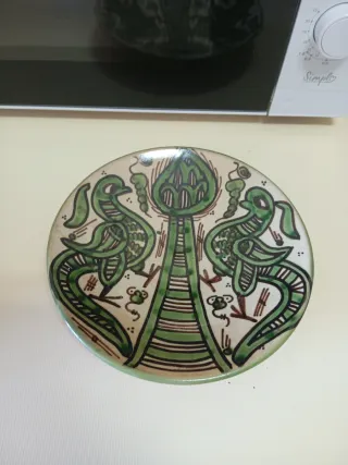Plato de cerámica Turolense decorado