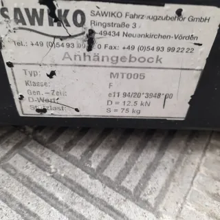 Enganche de remolque con bola para auto caravana.