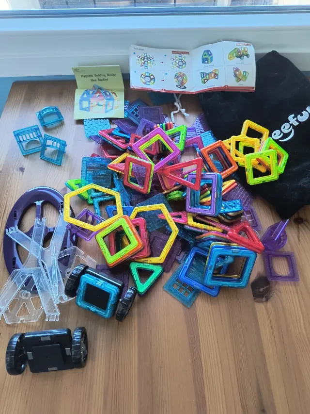 Piezas magnéticas de construcción