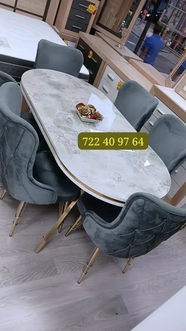 Mesa ovalada con 6 sillas terciopelo