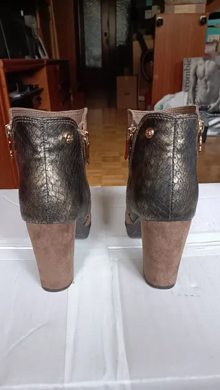 Botines Xti Marrón y Dorado Talla 38