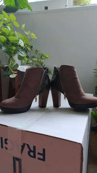 Botines Xti Marrón y Dorado Talla 38