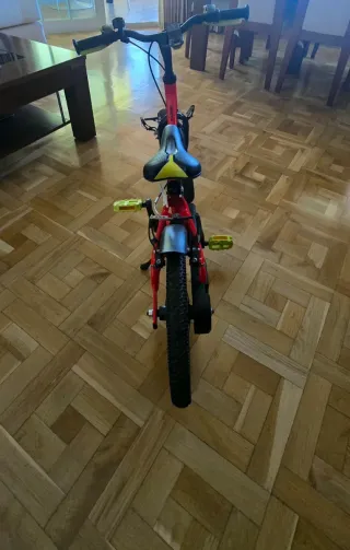 Bicicleta infantil BTWIN roja