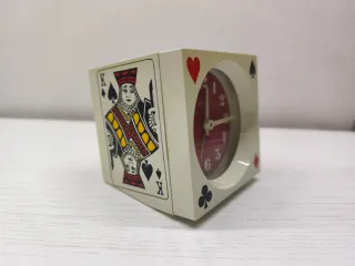 Sveglia da tavolo a tema carte da gioco