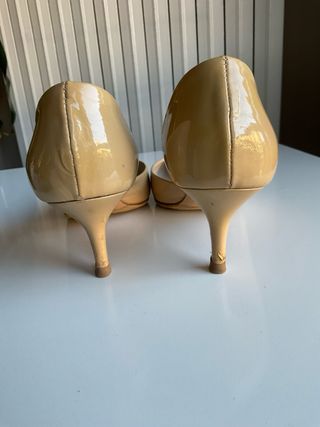 Scarpe vernice beige BROCCOLI