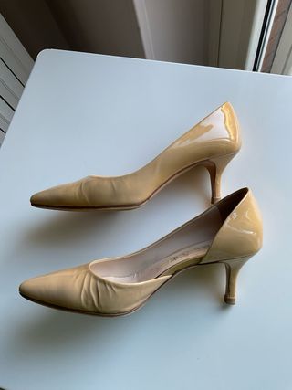 Scarpe vernice beige BROCCOLI