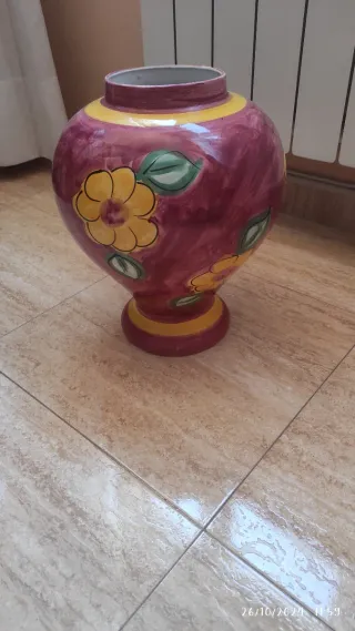 Jarrón decorativo cerámica morado y amarillo