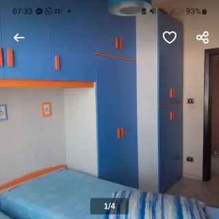 Stanzetta artigianale blu e arancione