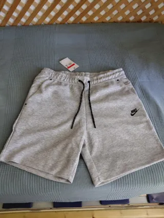 Pantalón corto Nike Tech Gris