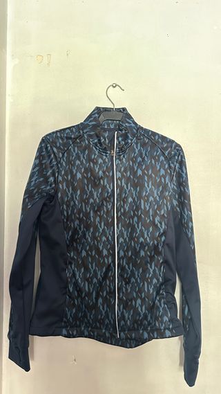 Chaqueta  azul y negra