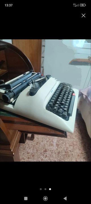 Máquina de escribir Olivetti Lettera 12