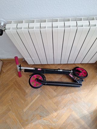 Patinete infantil negro y rosa