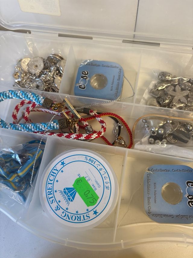 Lote abalorios y maletines