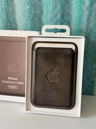 Apple iPhone FineWoven Wallet MagSafe