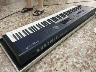 Teclado Kurzweil PC3 LE8