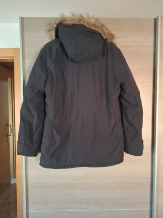 Parka negra hombre con capucha