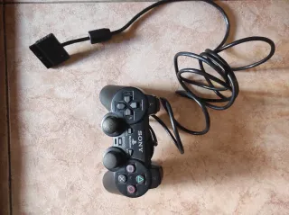 PlayStation 2 Negra con Mando y Juego