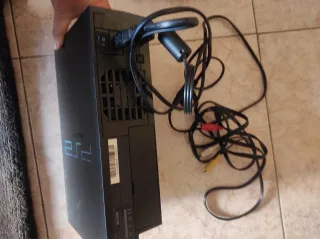PlayStation 2 Negra con Mando y Juego