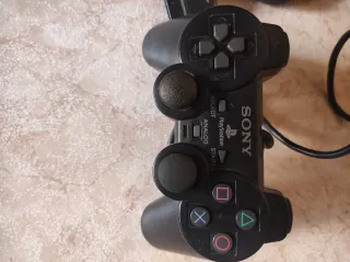 PlayStation 2 Negra con Mando y Juego