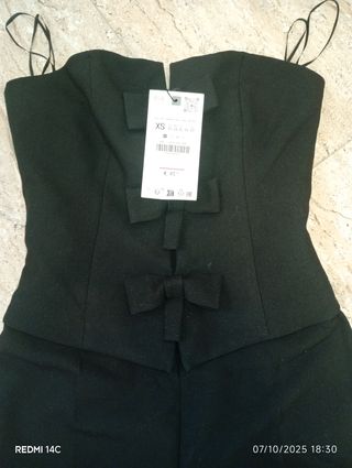 Mono negro con lazos