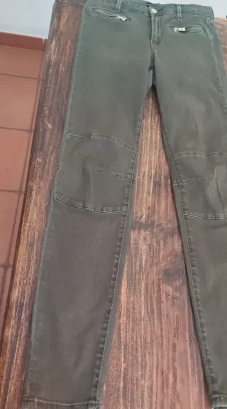 Pantalones vaqueros Guess dos azules y uno militar