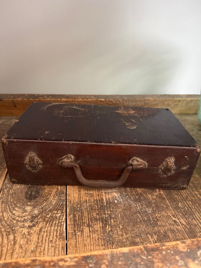 Cofre Antiguo Botellas Antonio Gallemi