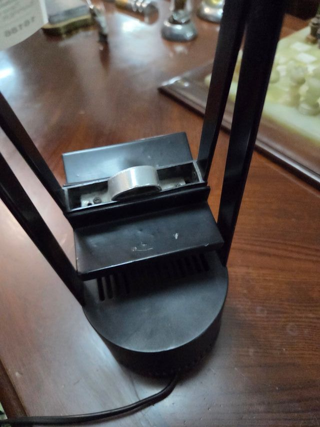 Lámpara de mesa modelo Artemide de Tizio diseño de