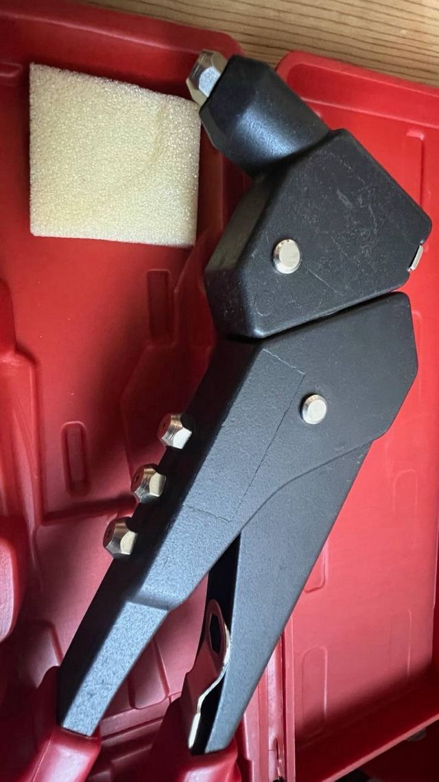 Rivettatrice manuale girevole a 360