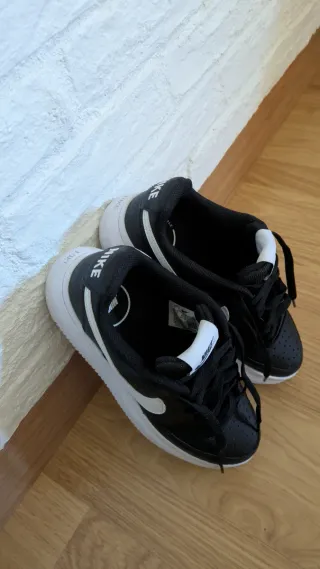 Zapatillas Nike Mujer Negras y Blancas