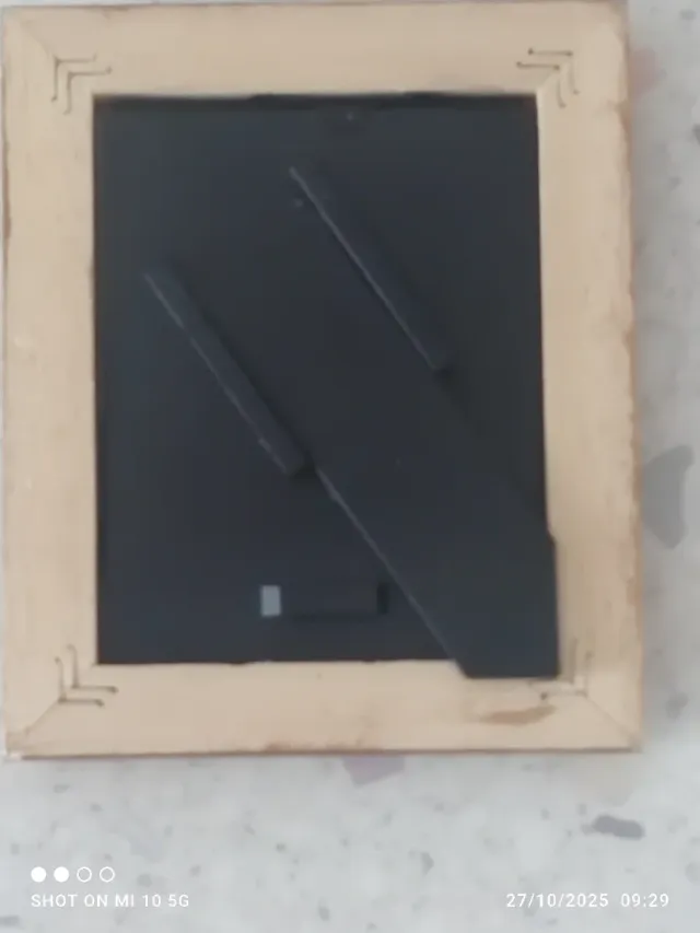 Cornice con moneta Bitcoin