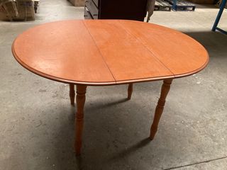 Mesa provenzal de madera